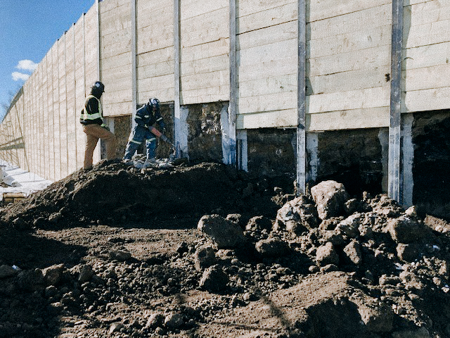 Edmonton Trail with Retaining Wall